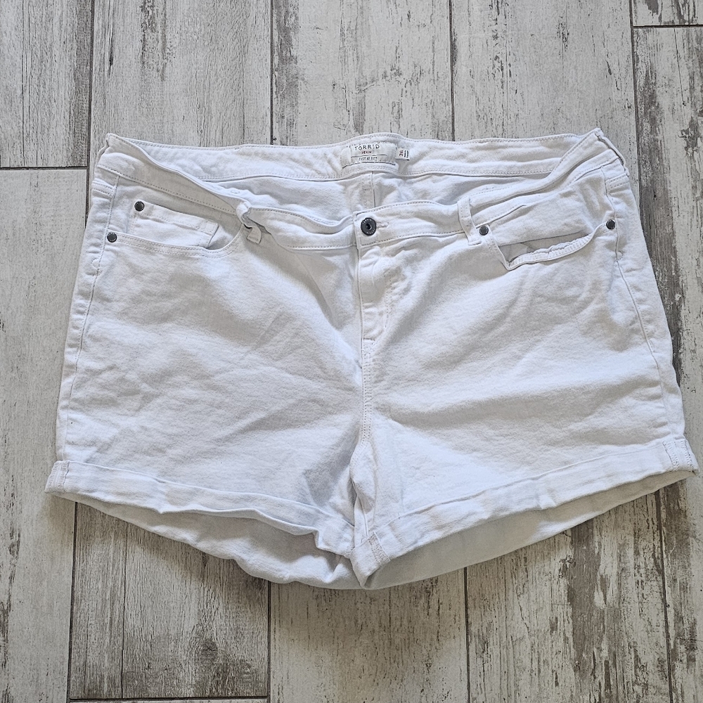 Torrid Women's White Denim Shorts 26 Plus